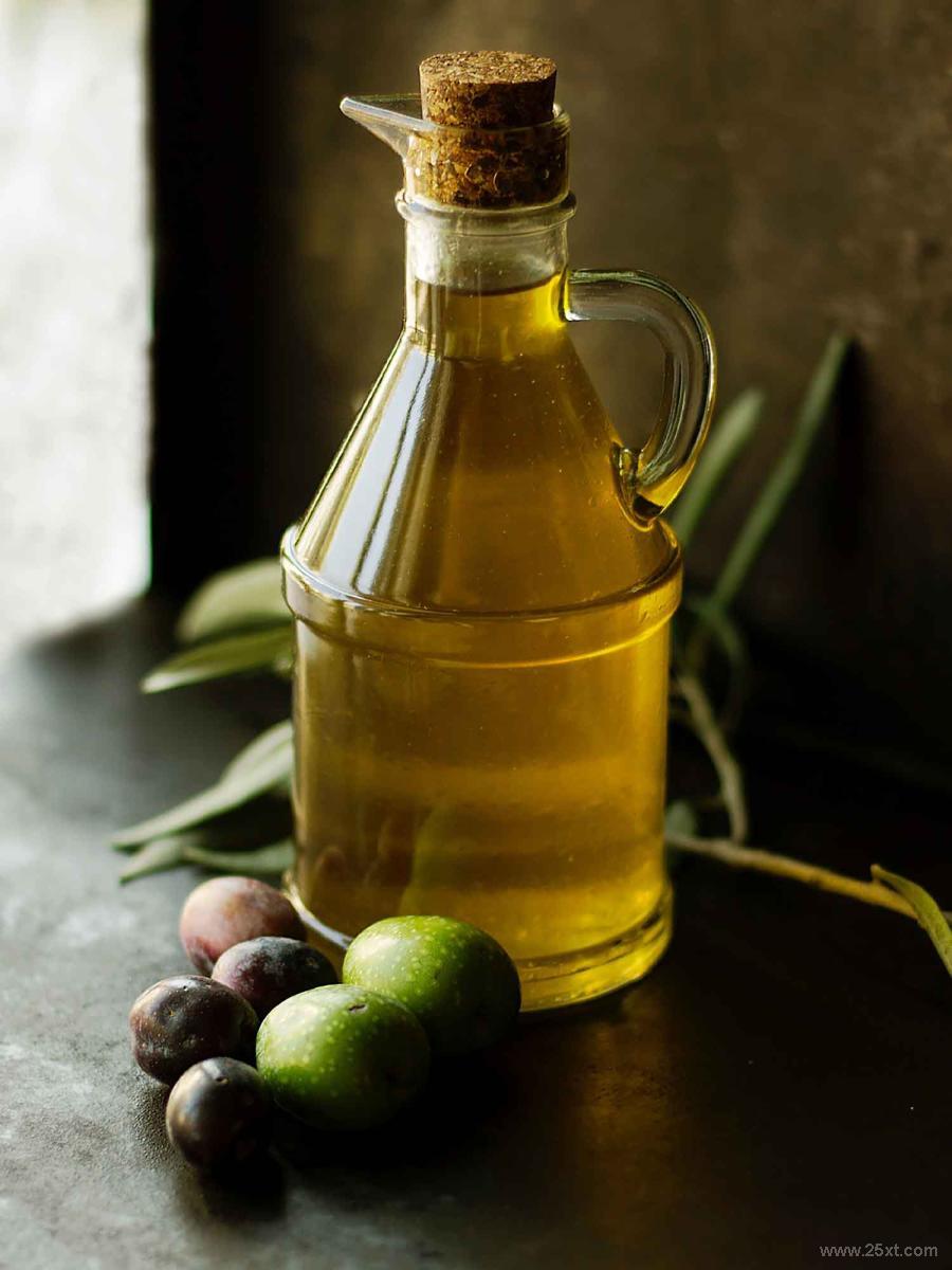 25xt-5050071 Free-Olive-Oil-Mockup-PSDBottlesz3.jpg