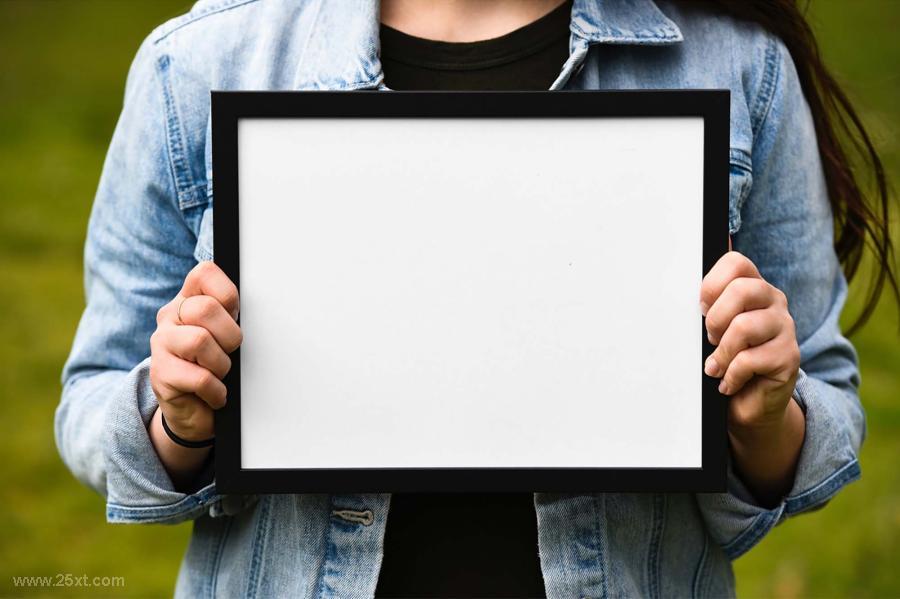 25xt-5051303 Free-Horizontal-Frame-Mockup-PSDFramez3.jpg