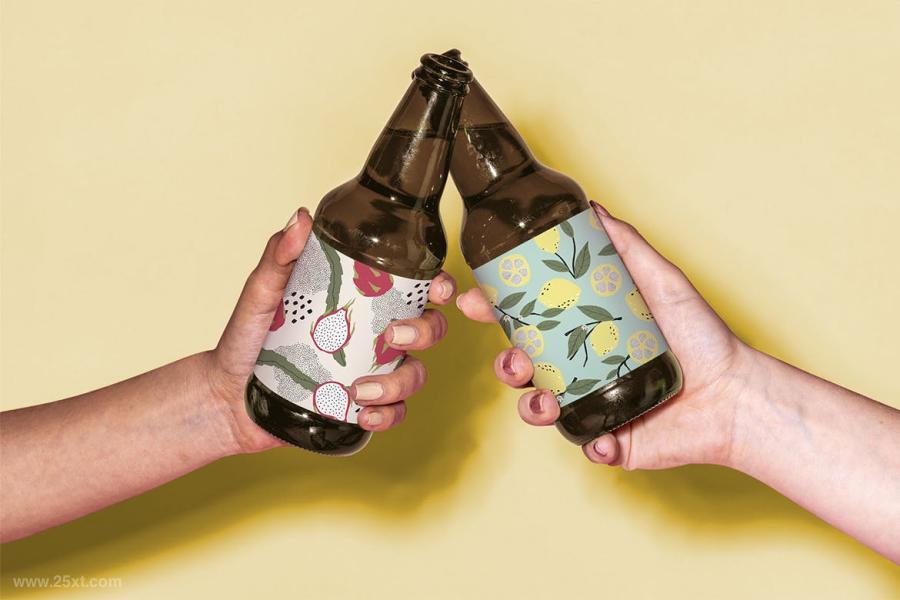 25xt-160119 Hands-Holding-Beer-Bottles-Mockupz5.jpg