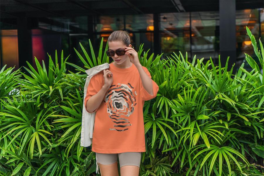 25xt-174308 T-Shirt-Mockup-Model-in-Big-Cityz15.jpg