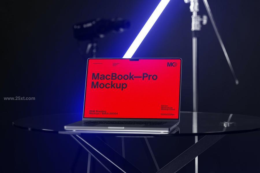 25xt-172951 MacBook-Pro-Mockups-RAW-Seriesz4.jpg