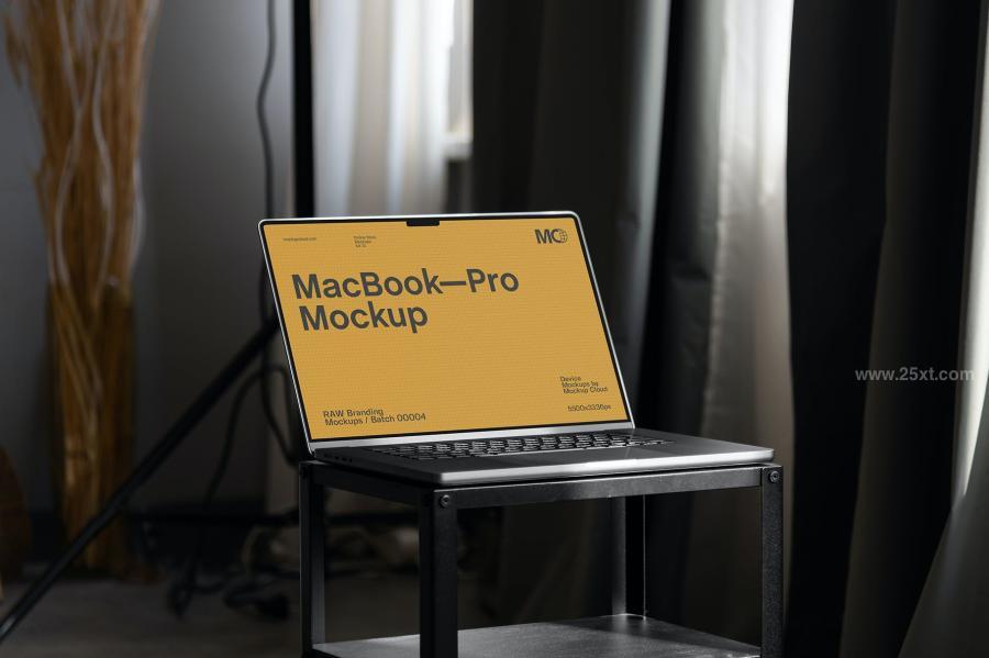 25xt-172951 MacBook-Pro-Mockups-RAW-Seriesz5.jpg