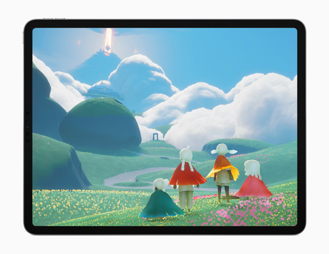 iPad Pro 展示《Sky: Children of the Light》游戏。